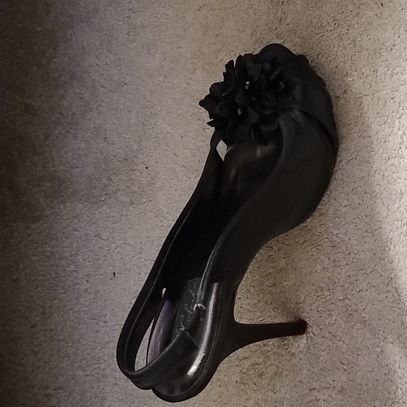 Heels - Picture 2 of 4